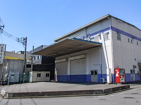 青島鈴誠妝器有限公司 化妝品玻璃容器 高檔玻璃瓶 玻璃瓶制造廠商 日本企業(yè)生產(chǎn)化妝品玻璃容器 山東玻璃瓶生產(chǎn) 香水瓶制造 膏霜乳液容器 包裝容器 大克重化妝品玻璃瓶 優(yōu)質(zhì)玻璃瓶供應商