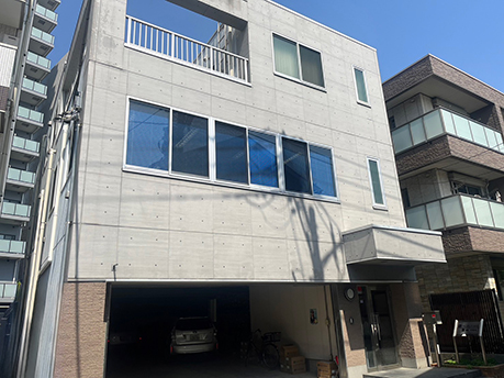 青島鈴誠妝器有限公司 化妝品玻璃容器 高檔玻璃瓶 玻璃瓶制造廠商 日本企業(yè)生產(chǎn)化妝品玻璃容器 山東玻璃瓶生產(chǎn) 香水瓶制造 膏霜乳液容器 包裝容器 大克重化妝品玻璃瓶 優(yōu)質(zhì)玻璃瓶供應商